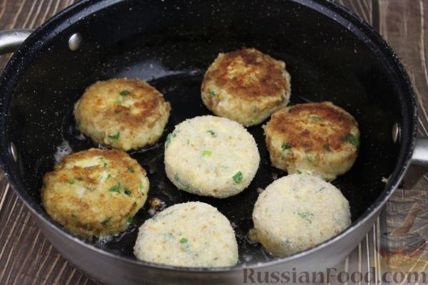 Рыбные котлеты с картофелем, сыром и зеленью