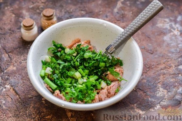 Картофельные котлеты с консервированным тунцом, сыром и зеленью
