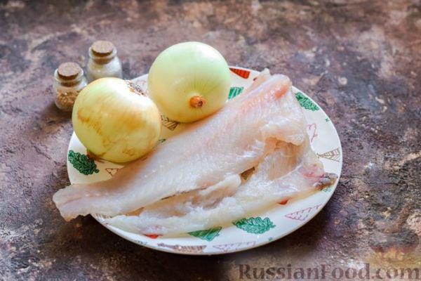 Минтай, запечённый с луком (в рукаве)