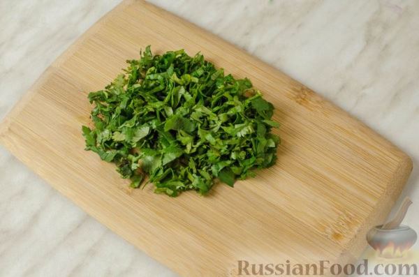 Пряный куриный суп с морковной лапшой