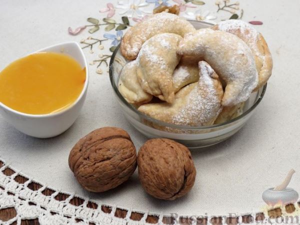 Песочное печенье "Полумесяцы" с мёдом, орехами и корицей