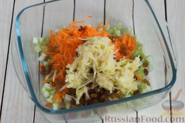 Салат с сельдереем, яблоком, морковью и изюмом
