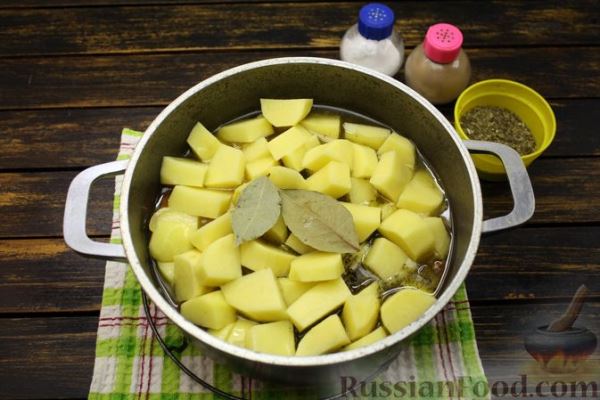 Жаркое из свиных рёбрышек и картофеля