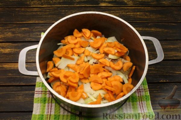 Жаркое из свиных рёбрышек и картофеля
