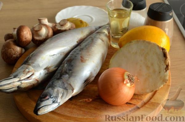 Скумбрия, запечённая с сельдереем и грибами (в фольге)