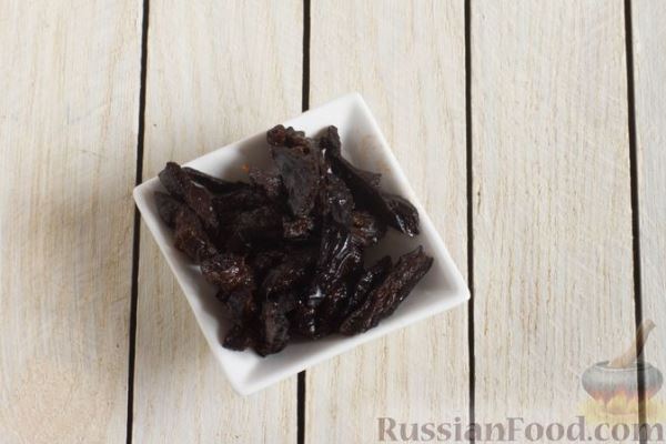 Борщ с черносливом и квашеными помидорами