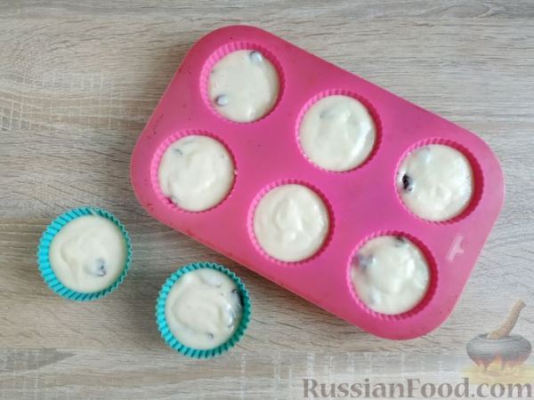 Постные медовые маффины с изюмом