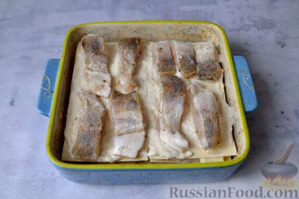 Лазанья с рыбой, помидорами и сыром