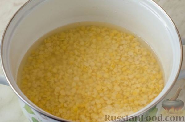 Дрожжевые пирожки с горохом и грибами (в духовке)