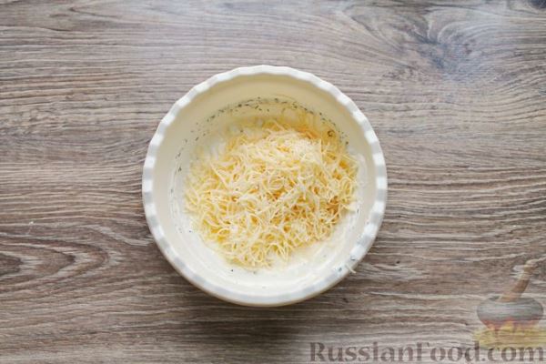 Треска, запечённая с картофелем, морковью и сыром