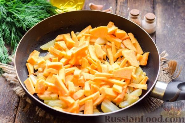 Жареная картошка с тыквой и курицей