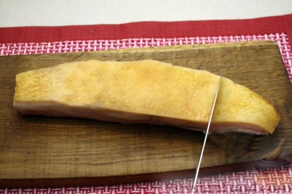 Пикантное сало, запечённое с чесноком и пряностями (в рукаве)