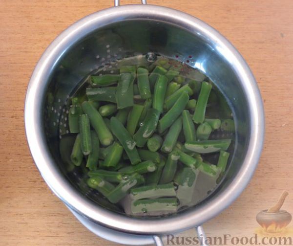 Голубцы с курицей, овсянкой и стручковой фасолью, в томатном соусе