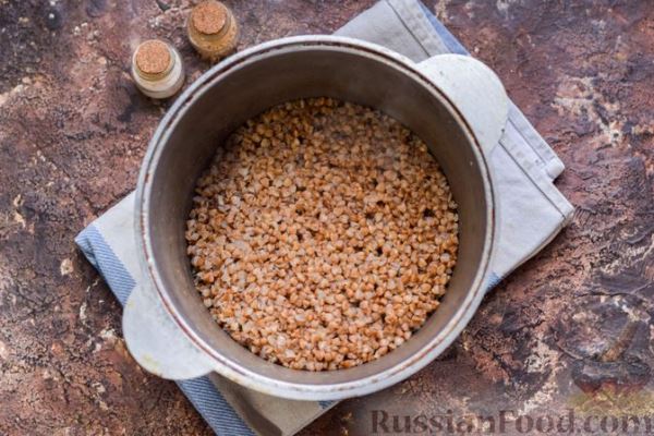 Гречка с консервированным тунцом и оливками