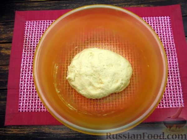 Песочный пирог с начинкой из чернослива с орехами и сметанно-яичной заливкой