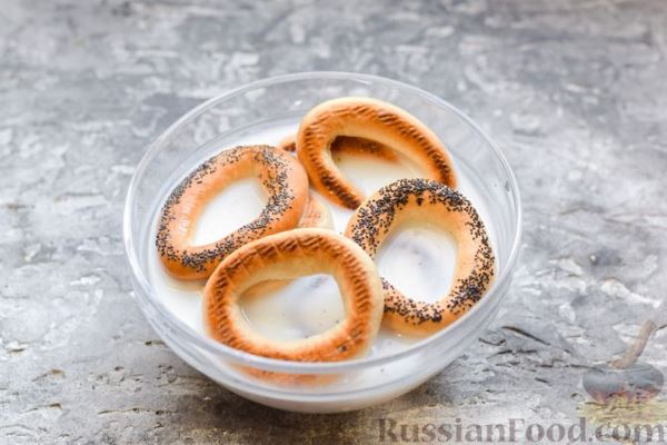 Сушки, запечённые с ветчиной, перцем и сыром