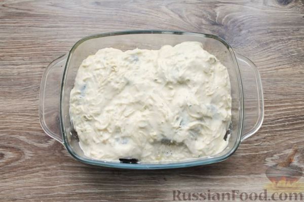 Треска, запечённая с картофелем, морковью и сыром