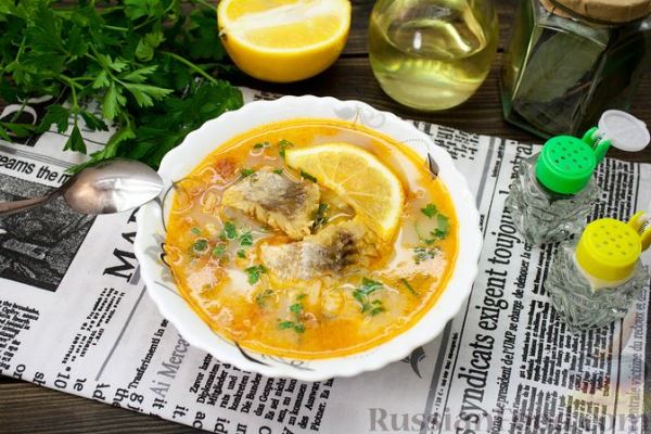 Рыбный суп с рисом, консервированными помидорами  и сливками