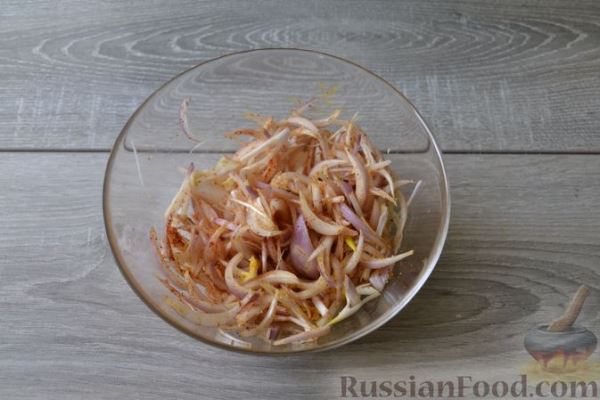 Катлама с пряной луковой начинкой