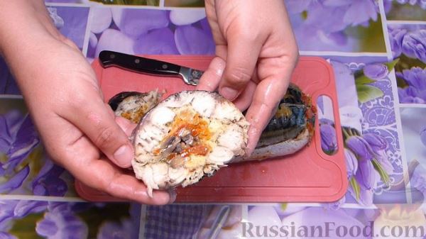 Рулет из скумбрии с овощами, грибами и сыром