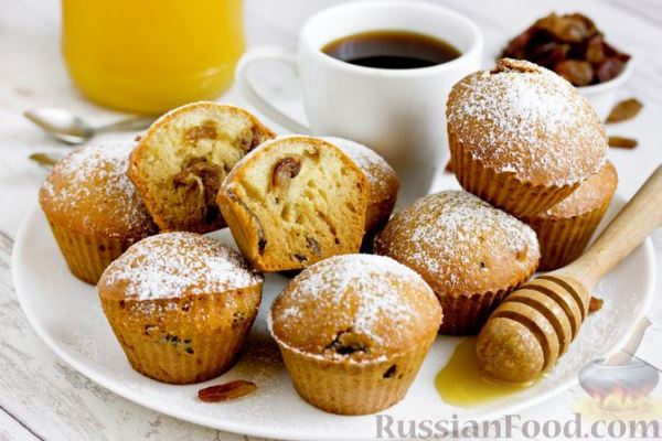Постные медовые маффины с изюмом