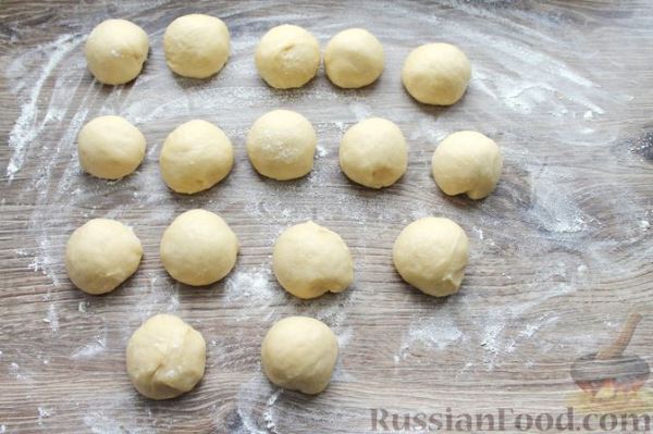 Дрожжевые пирожки с яйцом, курицей и укропом (в духовке)
