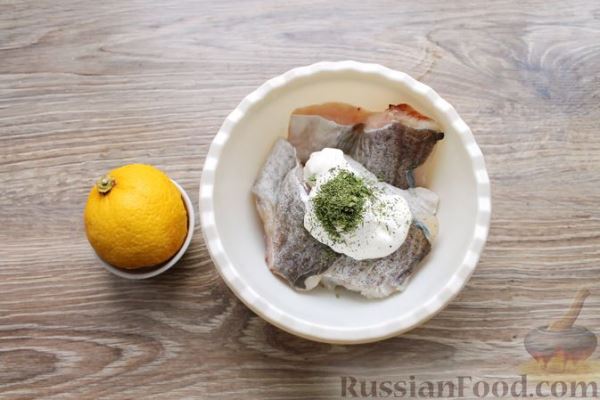 Треска, запечённая с картофелем, морковью и сыром