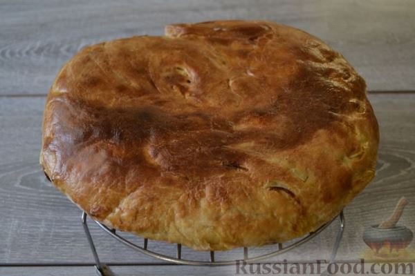 Катлама с пряной луковой начинкой
