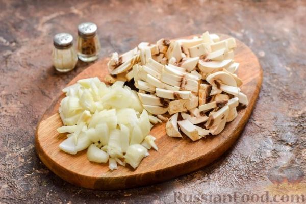 Рыбная запеканка с грибами и сметанно-сырной заливкой