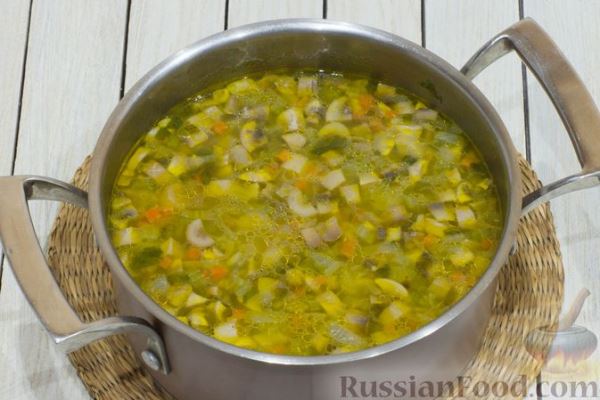 Сливочный суп с рисом,  грибами и сельдереем