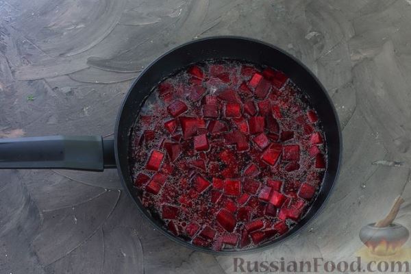 Винегрет из жареных овощей, с солёными огурцами и зелёным горошком