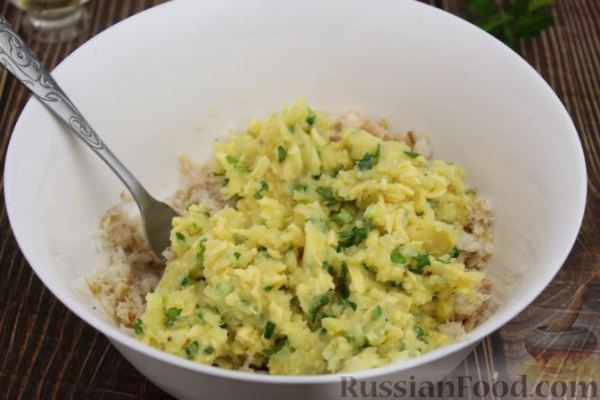 Рыбные котлеты с картофелем, сыром и зеленью