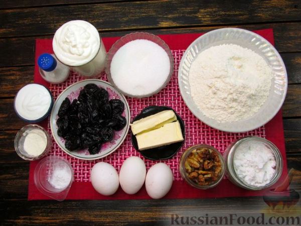 Песочный пирог с начинкой из чернослива с орехами и сметанно-яичной заливкой