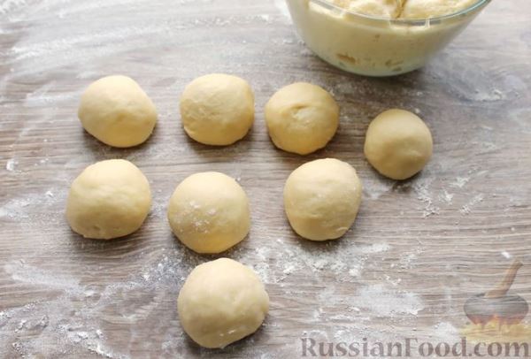Сдобные булочки с повидлом