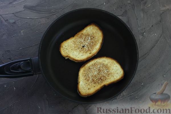 Бутерброды с жареной колбасой и горчицей