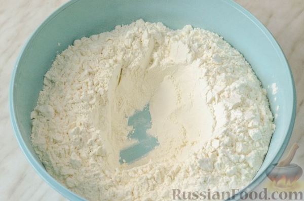 Дрожжевые пирожки с горохом и грибами (в духовке)