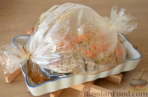 Скумбрия, запечённая с морковью и луком (в рукаве)