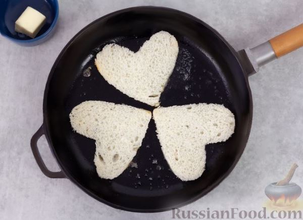 Гренки с шоколадно-банановой пастой с апельсиновым соком