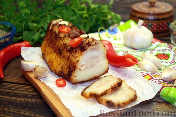 Пикантное сало, запечённое с чесноком и пряностями (в рукаве)