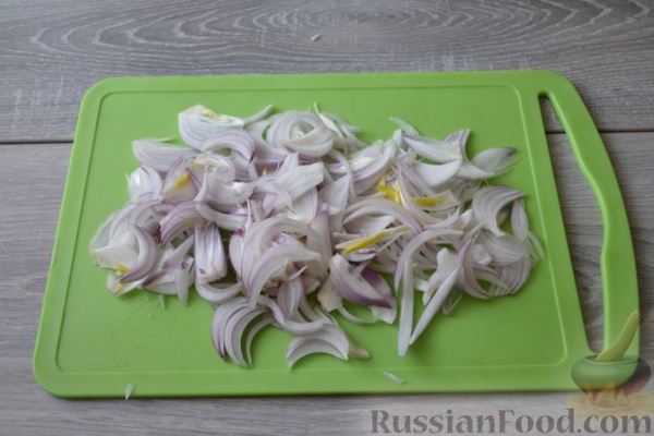 Катлама с пряной луковой начинкой