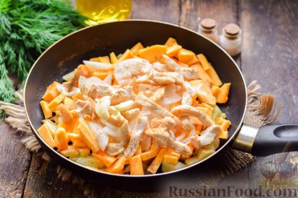 Жареная картошка с тыквой и курицей