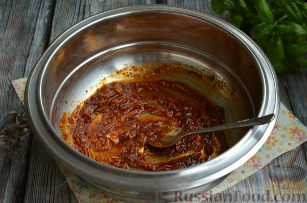 Жареная форель с соусом из авокадо и базилика