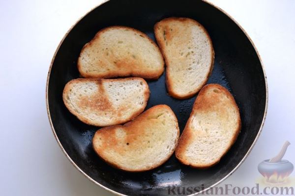 Гренки с сыром, варёными яйцами и зеленью