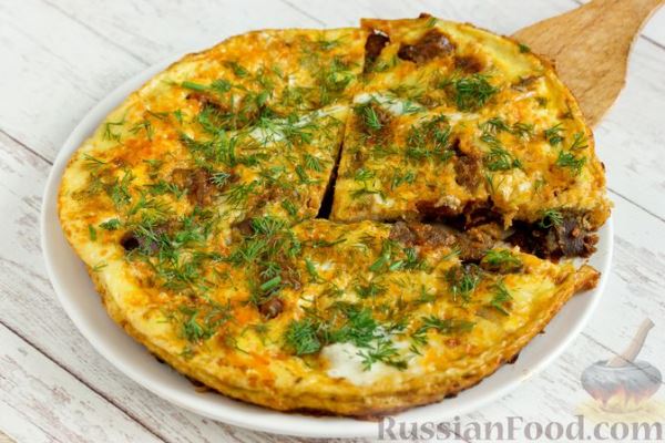 Свиная печень, жаренная с овощами и яйцами