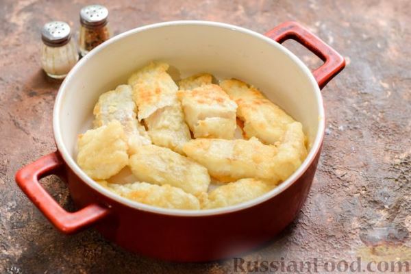 Рыбная запеканка с грибами и сметанно-сырной заливкой