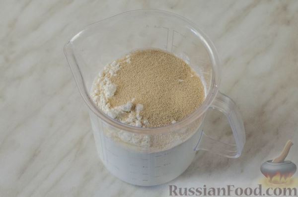 Дрожжевые пирожки с горохом и грибами (в духовке)