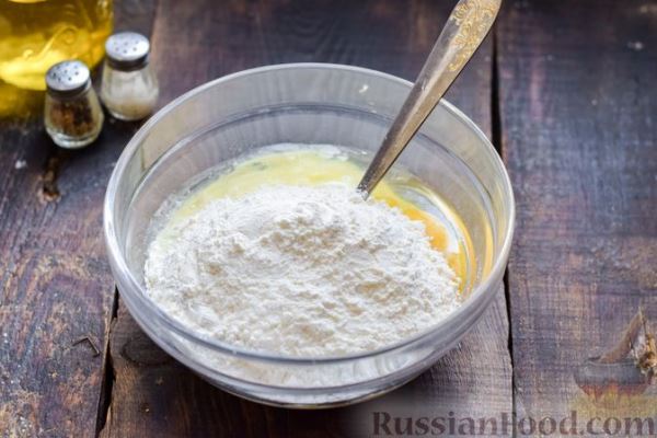 Заливной пирог на сметане, с картофелем и консервированной рыбой