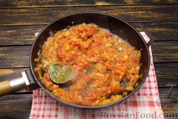 Рыбный суп с рисом, консервированными помидорами  и сливками