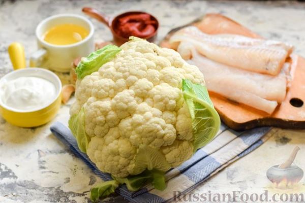 Цветная капуста, запечённая с минтаем под сметанно-томатным соусом