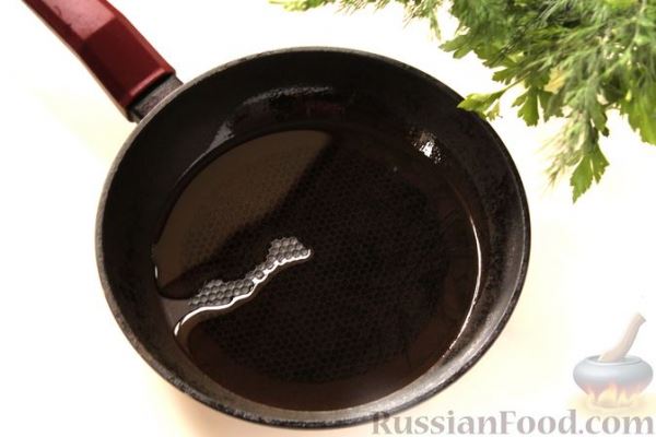 Минтай, тушенный с луком в молоке